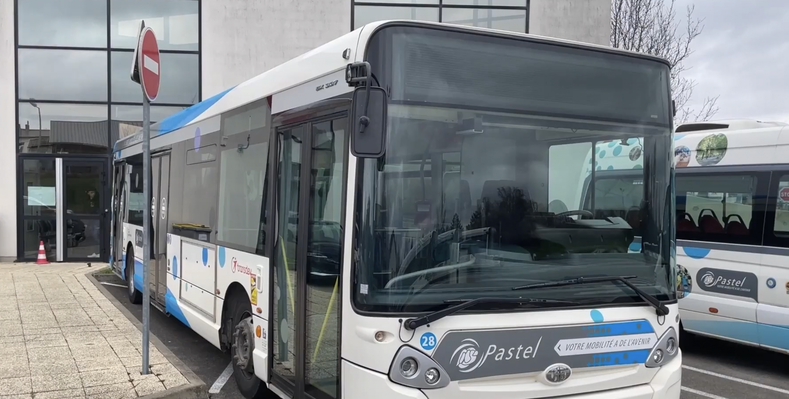 bus pastel